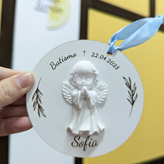 Anjo em gesso perfumado em placa de MDF