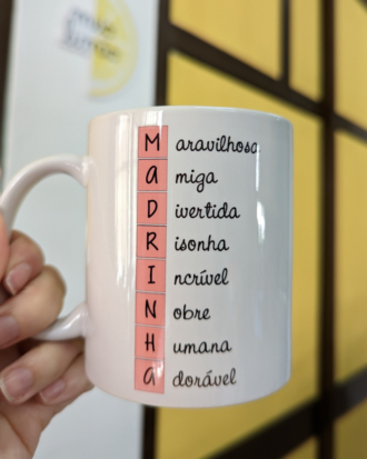 Caneca "acróstico madrinha"