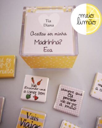 Caixa acrílica com napolitanas