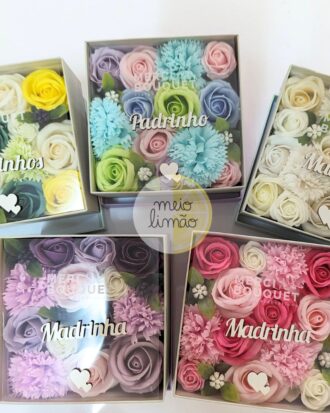 Caixa quadrada de flores em sabão