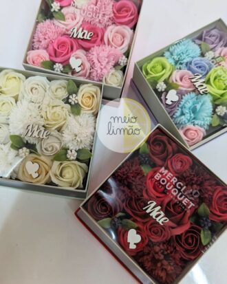 Caixa quadrada de flores em sabão