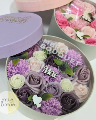 Caixa redonda de flores em sabão