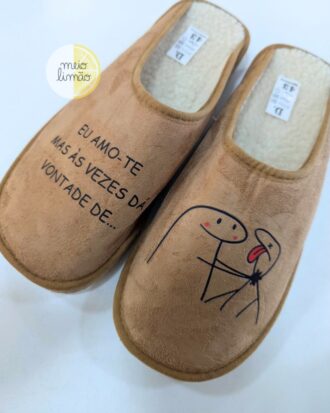 Chinelos/pantufas camel com pêlo interior – frase divertida + personalização