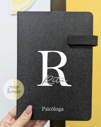 Agenda 2026 personalizada com capa customizável - em preto