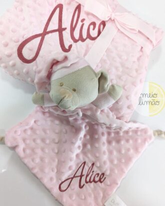 Conjunto de naninha e manta bordada