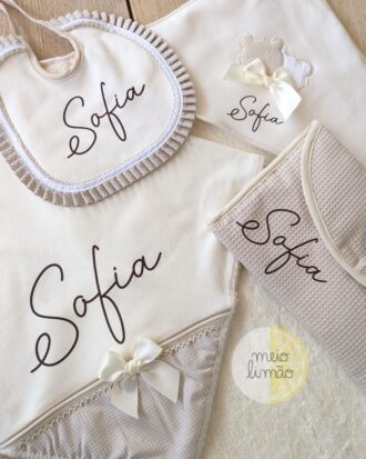 Enxoval de bebé personalizado com nome