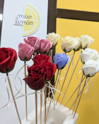 Rosa de pétalas de sabão