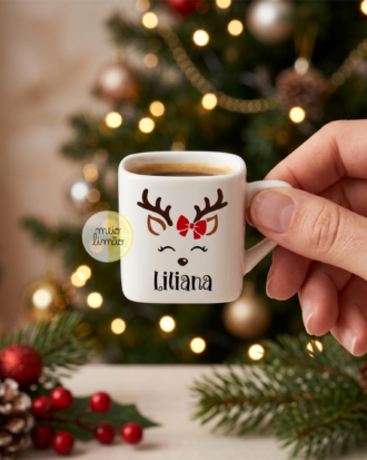 Chávena de Café Expresso Personalizada – Ilustração Gnomo de Natal com Nome | Lembrança Natalícia Divertida